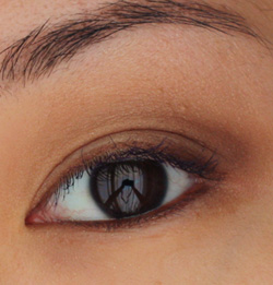clarins-instant-sun-light-make-up-01