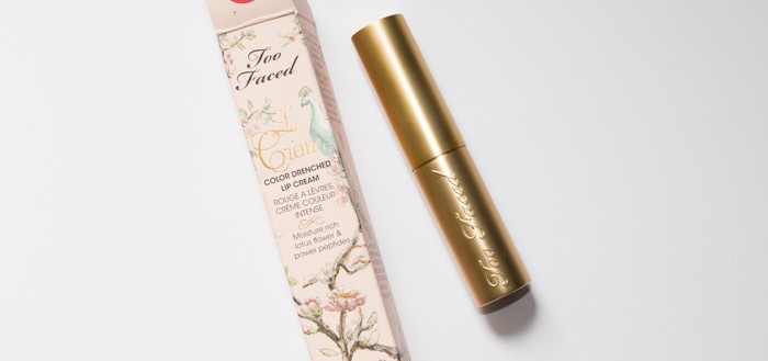 Too Faced : La Crème Rouge à Lèvres Crème Couleur Intense Bon Bon