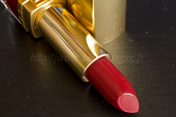 estee-lauder-pure-color-rouge-lumiere-intense-forbidden-apple-04 Estée Lauder : Pure Color Rouge Lumière Intense Fireball & Forbidden Apple