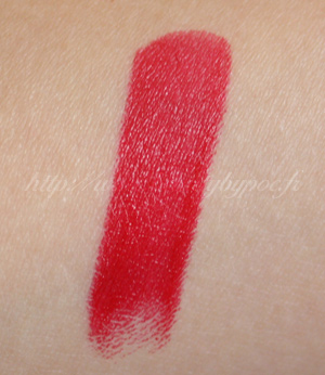 make-up-for-ever-rouge-artist-intense-moulin-rouge-04 Make Up For Ever Rouge Artist Intense Moulin Rouge
