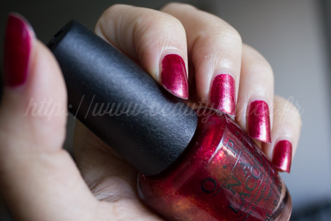 OPI : Red Fingers & Mistletoes - Gwen Stefani / Noël 2014